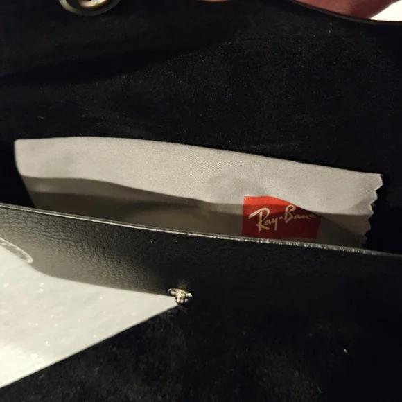Ray-Ban Black Leather Sunglasses Case With Cleaning Cloth - Picture 4 of 4
